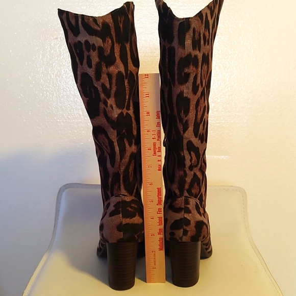 Leopard Print VEGAN SUEDE Cowgirl BOOTS. SIZE 7 WIDE. Like new! - Picture 9 of 13